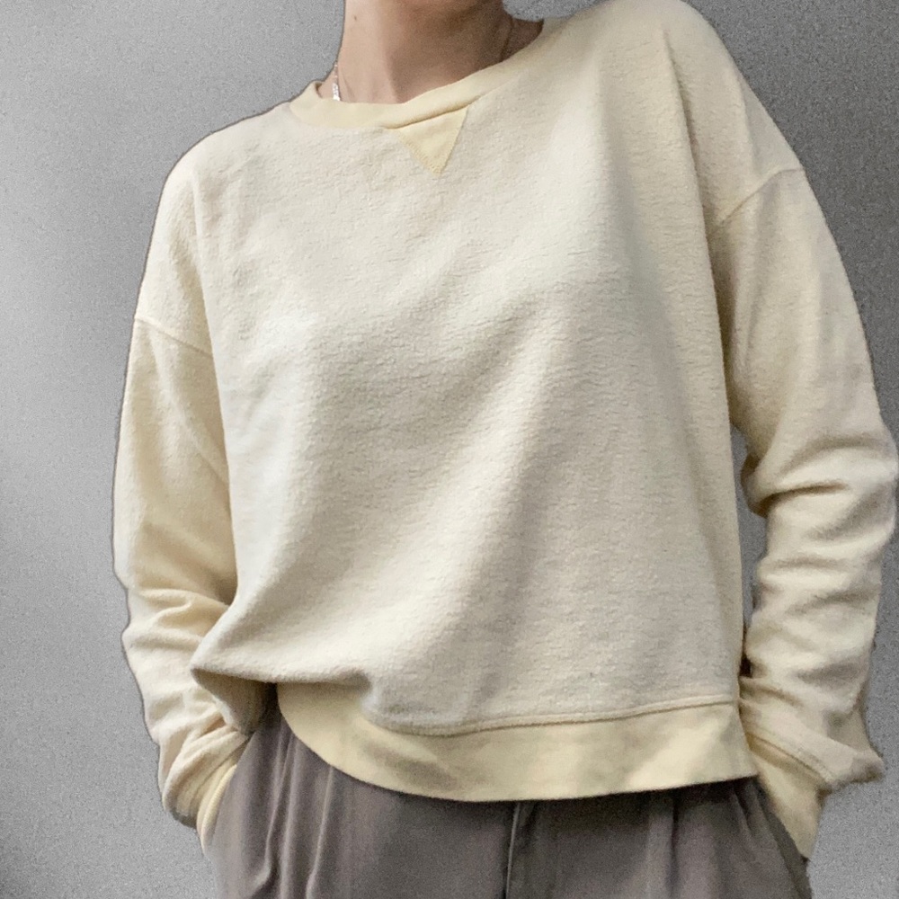💛 yellow fleece crewneck